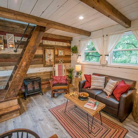 Cozy Cabin Little Red Hen 12 Min To Magnolia Waco Extérieur photo