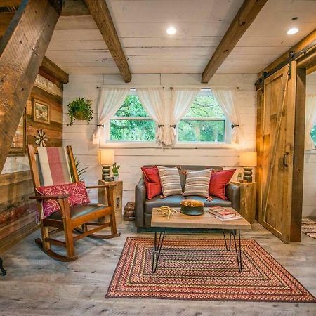 Cozy Cabin Little Red Hen 12 Min To Magnolia Waco Extérieur photo